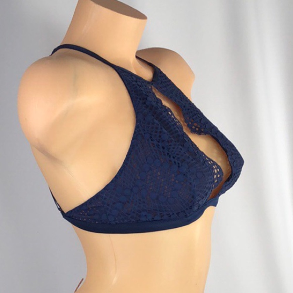 โ
๐๐ Victoria's Secret high neck keyhole bralette - Picture 6 of 6